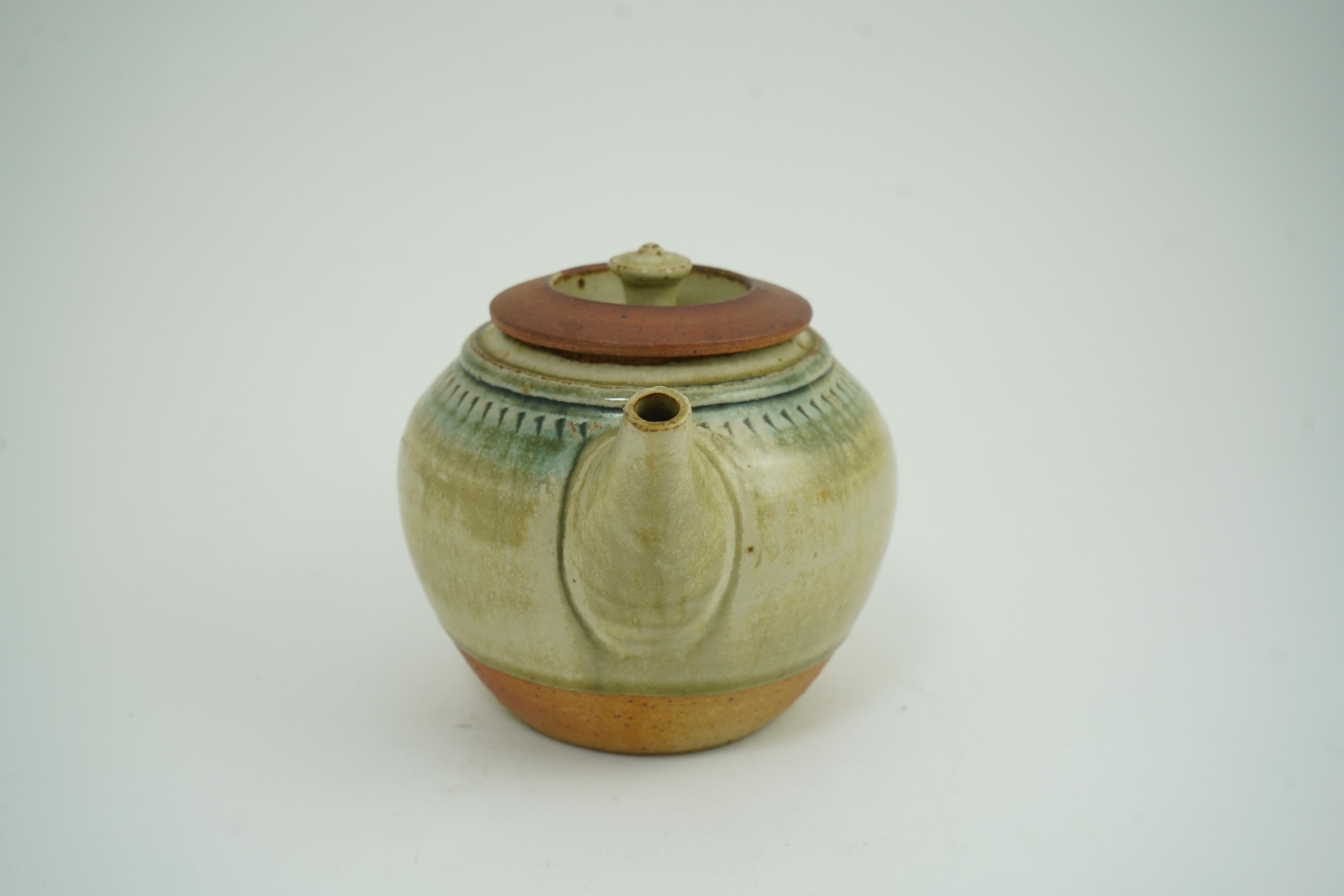 Richard Batterham (1936-2021): A stoneware 'Melon' teapot and cover